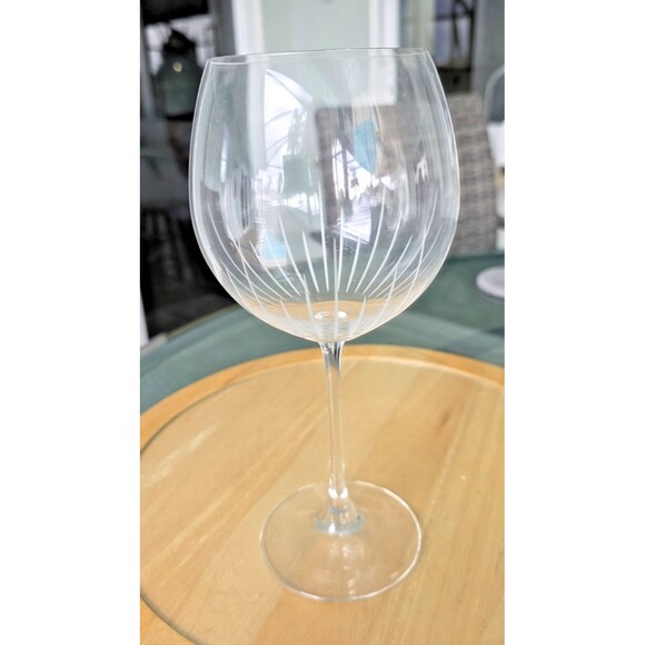 Lenox Spicy Balloon 9.5" Stemmed Red Wine Glass w Etched Design - Picture 2 of 5